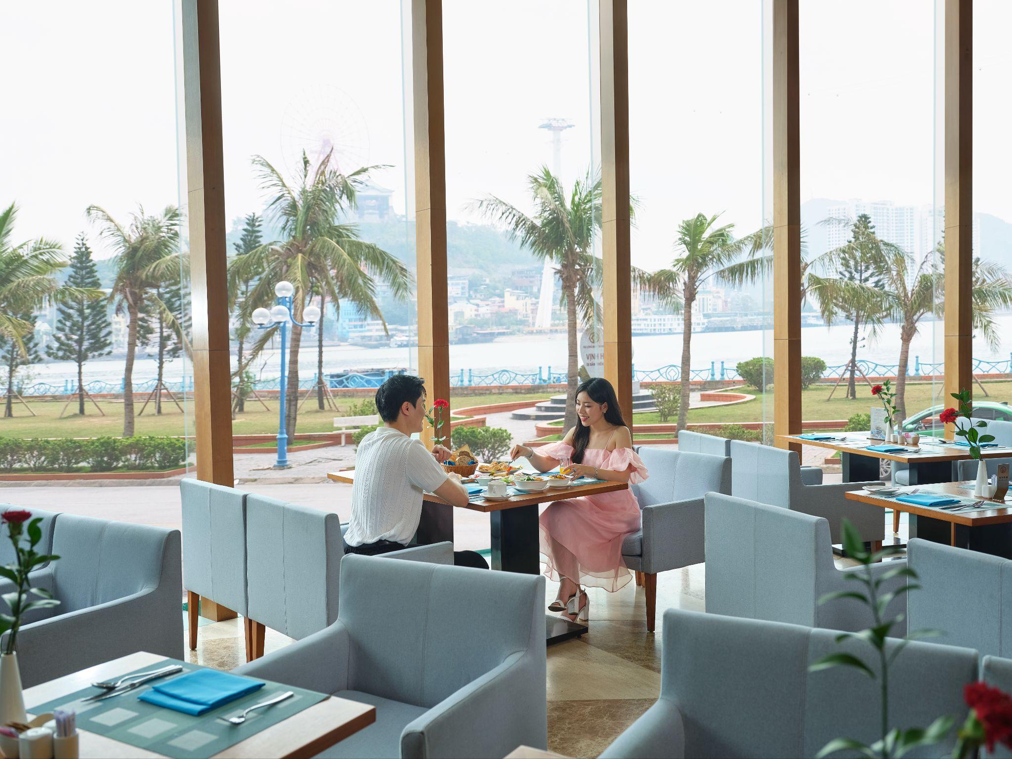 Buffet Hạ Long